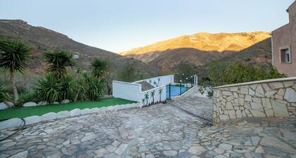 Rural Holiday Home 'McCoy' with Mountain View and Air Conditioning