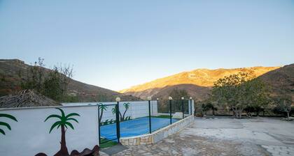 Rural Holiday Home 'McCoy' with Mountain View and Air Conditioning