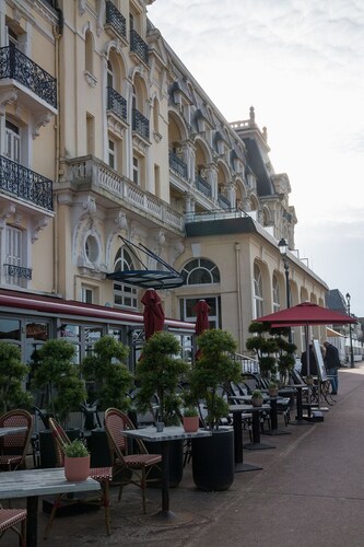 Spécial St Valentin, studio Bellini Cabourg accès direct Plage, VUE MER