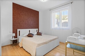 3 bedrooms, internet, bed sheets - Holiday home Damir, (16680), Podstrana, hr (Podstrana)