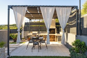 Outdoor dining - Holiday home Damir, (16680), Podstrana, hr (Podstrana)