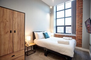 2 habitaciones, escritorio, tabla de planchar con plancha y wifi 