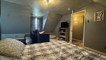 3 bedrooms, desk, iron/ironing board, travel cot