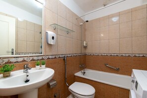 Bathtub, towels - Santa Maria 133 - Studio (Costa Adeje)