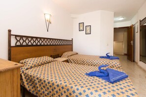 Iron/ironing board, bed sheets - Santa Maria 16 - Studio (Costa Adeje)