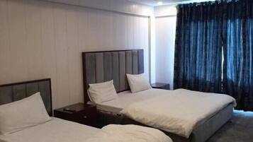 Quarto casal luxo | Ferros/tábuas de passar roupa, Wi-Fi de cortesia