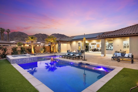 A heated pool. Luxurious retreat in La Quinta with mountain views and private pool.