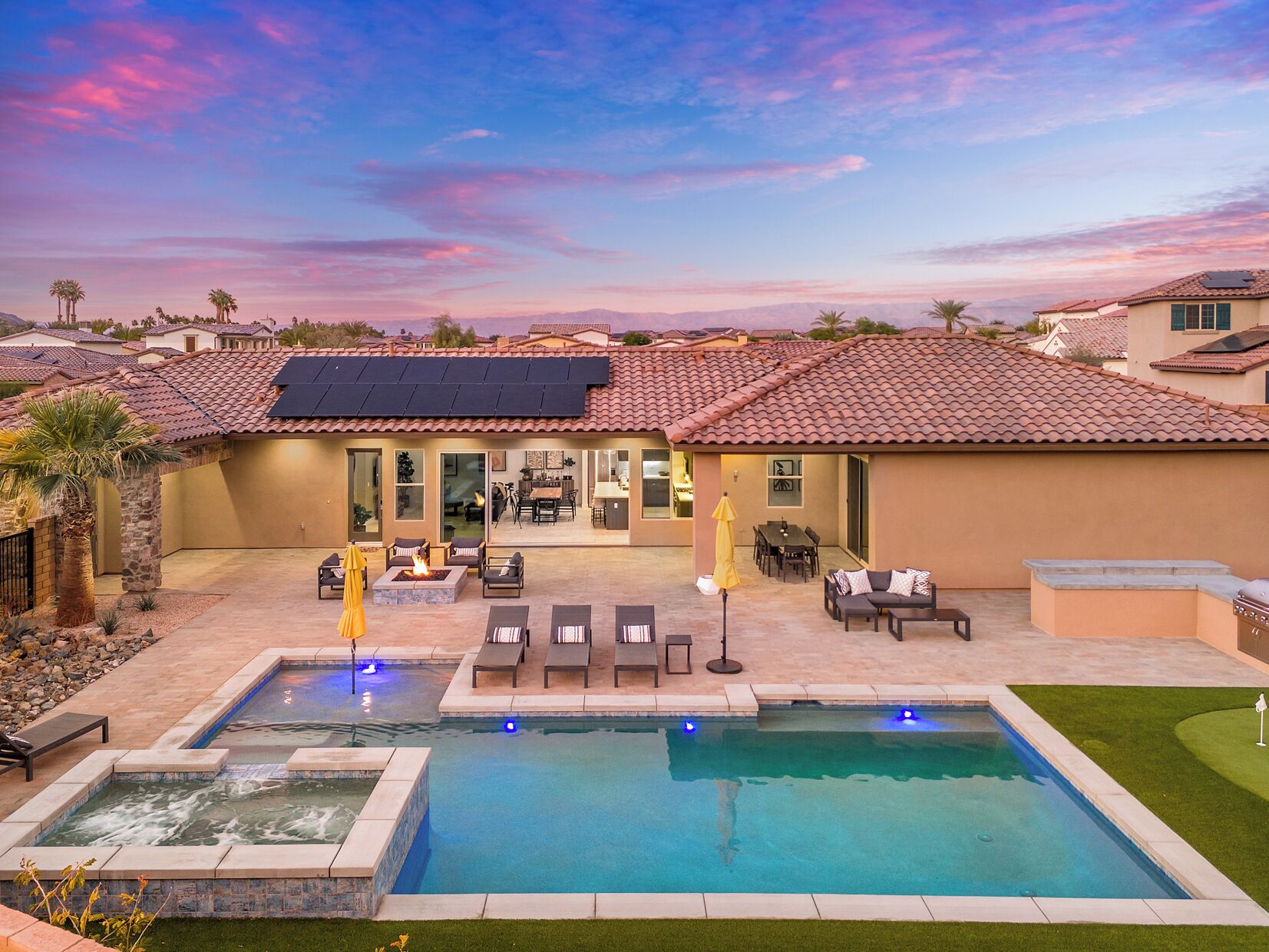 Een verwarmd zwembad