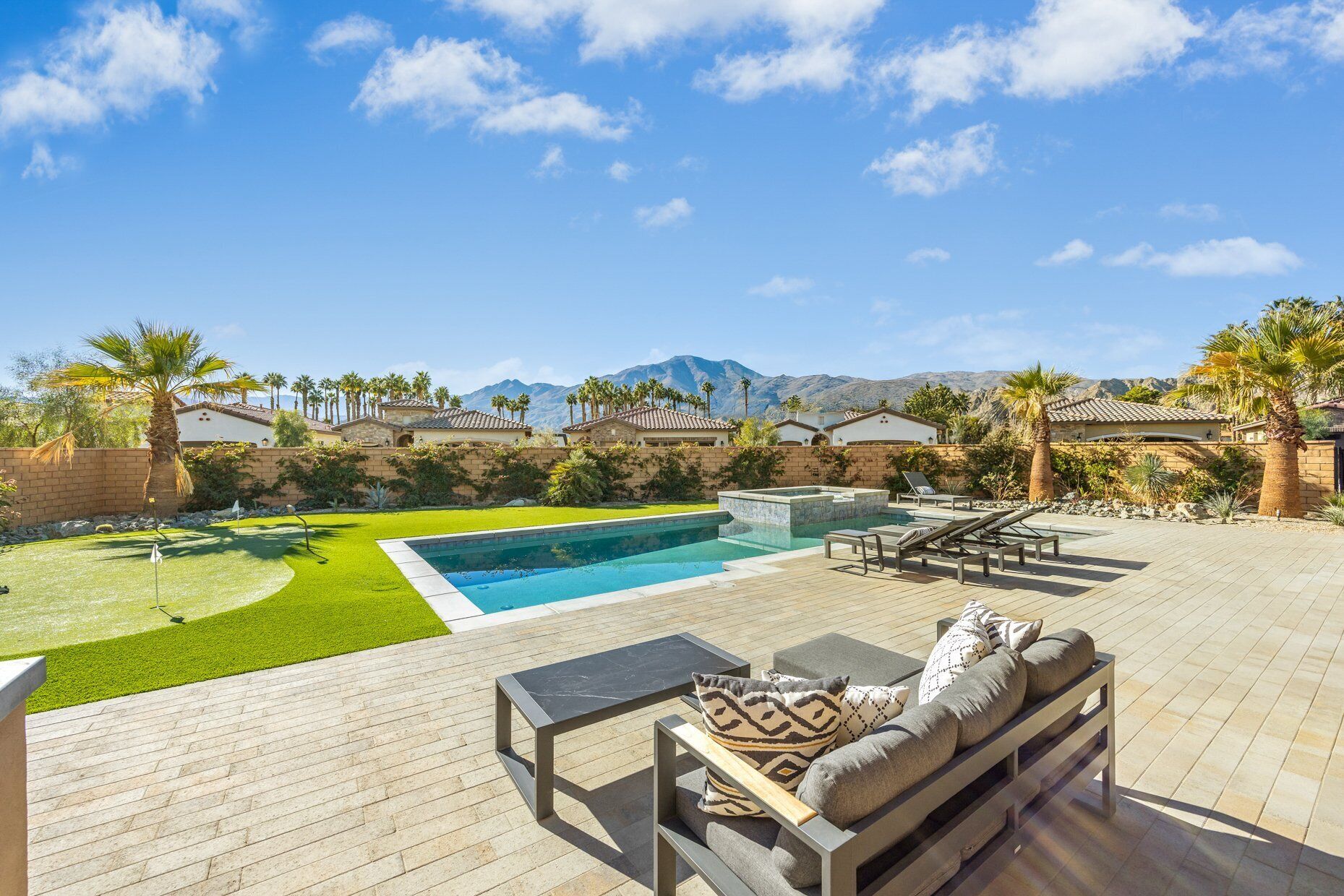 Sit back and relax while you enjoy the stunning sunny sky views!