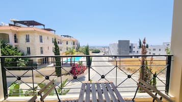 Basic Apartment | Terrace/patio