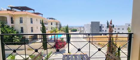 Basic Apartment | Terrace/patio