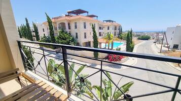 Basic Apartment | Terrace/patio