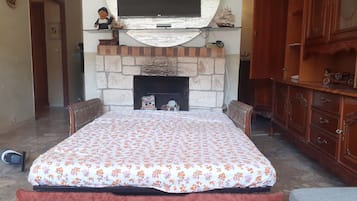 2 slaapkamers, een strijkplank/strijkijzer, gratis wifi, beddengoed