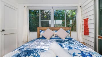 1 bedroom, desk, iron/ironing board, WiFi