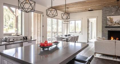 Ski-in/Ski-out Spanish Peaks Cabin with Hot Tub!