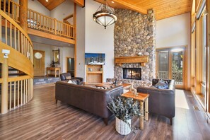 Fernseher, Kamin, Tischfußball, Stereoanlage