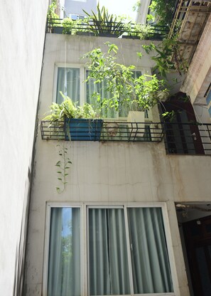 ด้านหน้าที่พัก