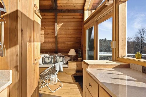 Cozy Mt. Snow Cabin w/ Fireplace