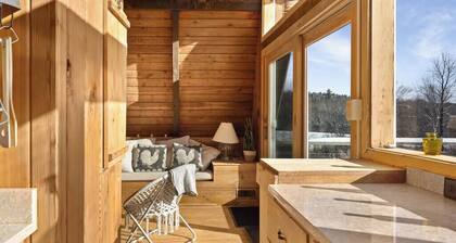 Cozy Mt. Snow Cabin w/ Fireplace