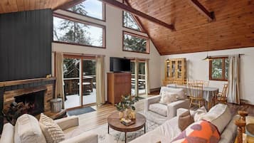 Télévision, cheminée