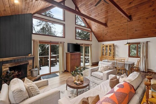 Cozy two-story cabin in woods of Southern Vermont