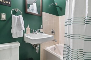 Shower - The Windham Hill A-Frame - Close to 3 Ski Resorts! (Windham)