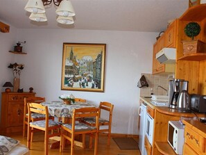 Microwave, oven, dishwasher, coffee/tea maker