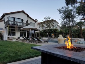 Property grounds - Modern Spanish Home w/ pool and mountain views - 15 minutes from Malibu! (Agoura Hills)