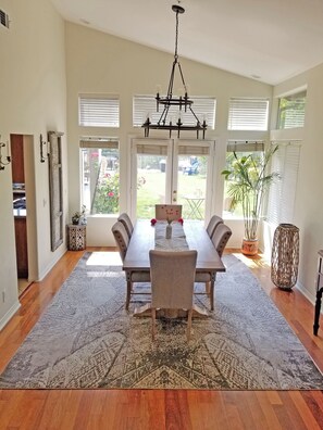 Dining - Modern Spanish Home w/ pool and mountain views - 15 minutes from Malibu! (Agoura Hills)