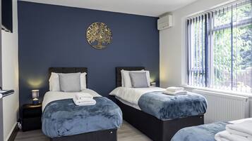 3 bedrooms, desk, iron/ironing board, free WiFi