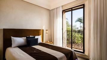 Deluxe Villa | 3 bedrooms, in-room safe, desk, blackout curtains