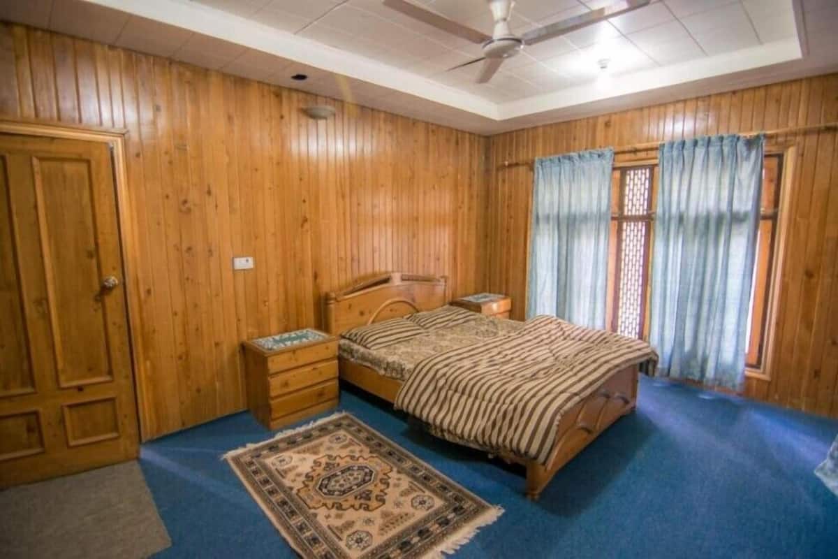 Deluxe Double Room | Soundproofing, iron/ironing board, free WiFi