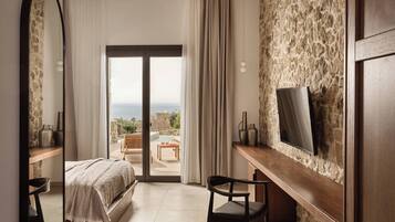 Grande Sea View Suite With Plunge Pool | Minibar, caja fuerte, cortinas opacas y sistema de insonorización