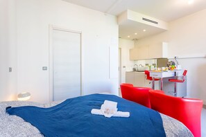 Iron/ironing board, free WiFi, bed sheets