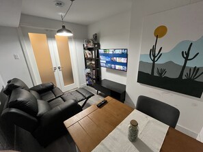 Interior - Exquisite Black & White Apartment with Unparalleled Charm (Gatineau)