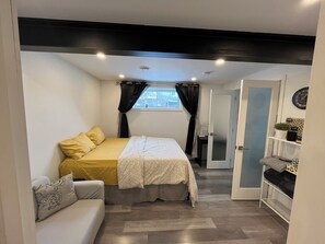 1 habitación, tabla de planchar con plancha, wifi gratis y ropa de cama