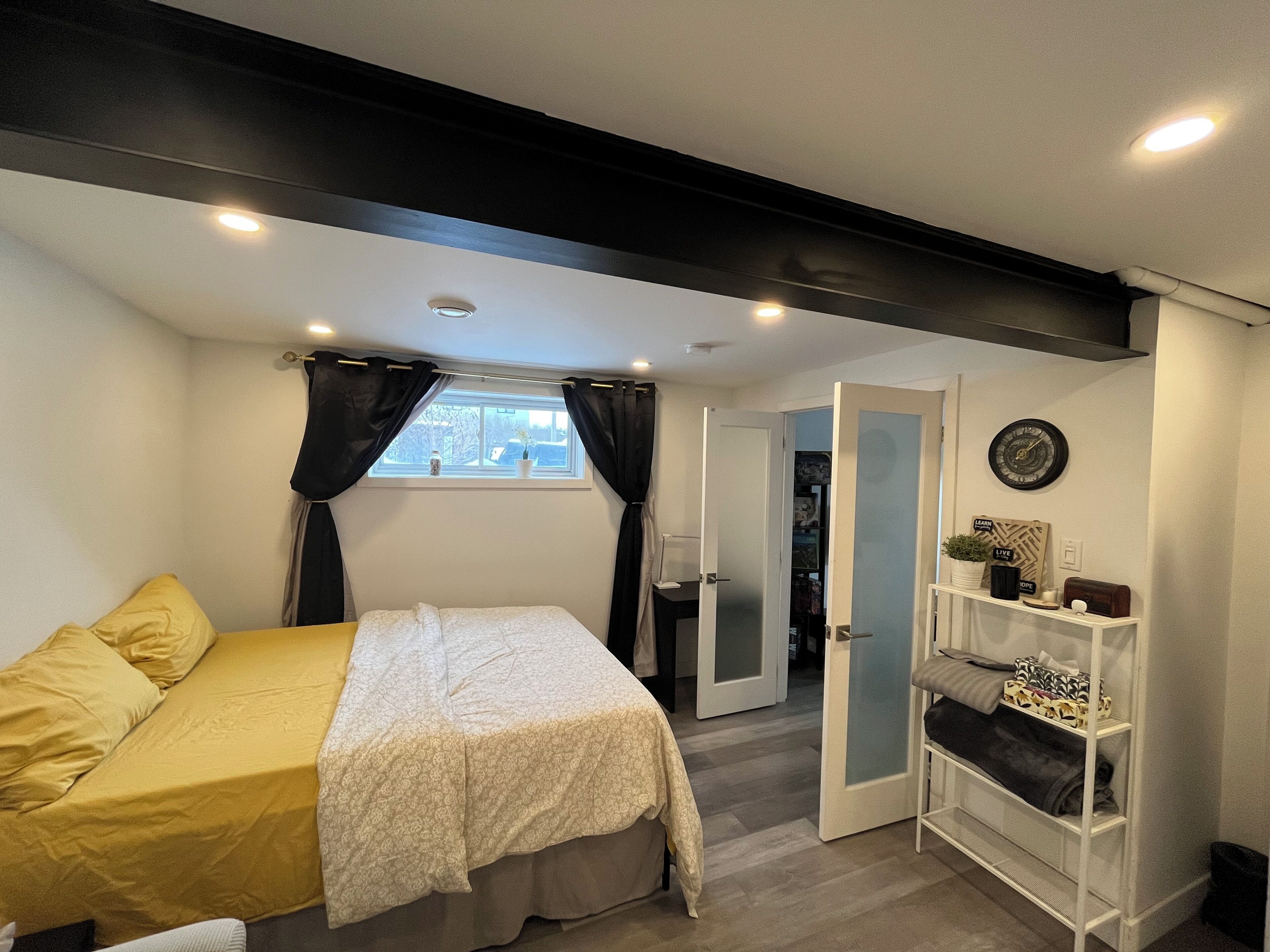 1 غرفة نوم ومكواة/لوح كي وواي فاي مجانًا وملاءات أسرّة