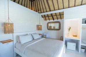 房內夾萬、書桌、手提電腦工作空間、免費 Wi-Fi