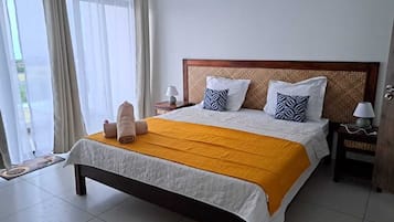 3 chambres, fer et planche à repasser, Wi-Fi, draps fournis