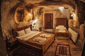 Comfort Triple Room | Egyptian cotton sheets, premium bedding, down comforters - Snora Cave Hotel (Nevsehir)