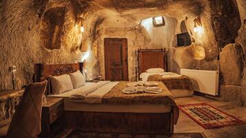 Comfort Triple Room | Egyptian cotton sheets, premium bedding, down comforters