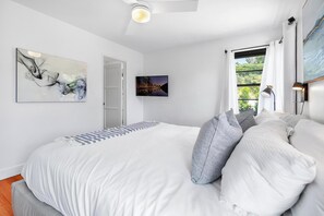 4 bedrooms, iron/ironing board, WiFi, bed sheets