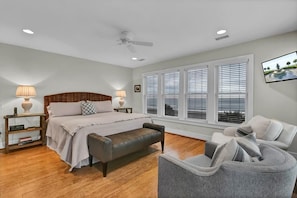 4 bedrooms, desk, iron/ironing board, free WiFi