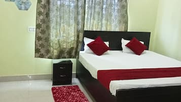 Deluxe Room, 1 King Bed | Blackout curtains, free WiFi, bed sheets