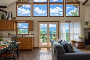Fireplace - Mountain Laurel Lookout, Hot Tub, WIFI, $560 FREE tickets each paid day!!! (Gatlinburg)