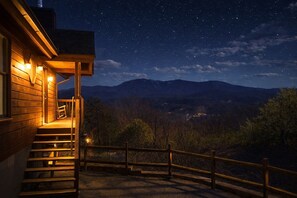 Property grounds - Mountain Laurel Lookout, Hot Tub, WIFI, $560 FREE tickets each paid day!!! (Gatlinburg)