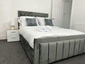 3 soverom, strykejern/-brett, wi-fi og sengetøy