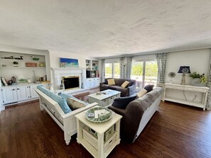TV - Located in quiet Riverbay directly on the river; kayak to Jackknife Beach (Chatham)