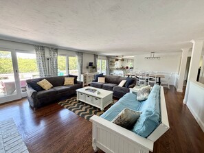 TV - Located in quiet Riverbay directly on the river; kayak to Jackknife Beach (Chatham)