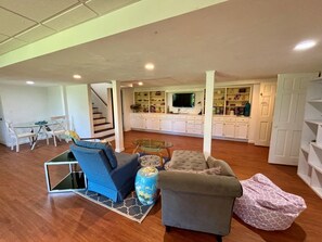TV - Located in quiet Riverbay directly on the river; kayak to Jackknife Beach (Chatham)